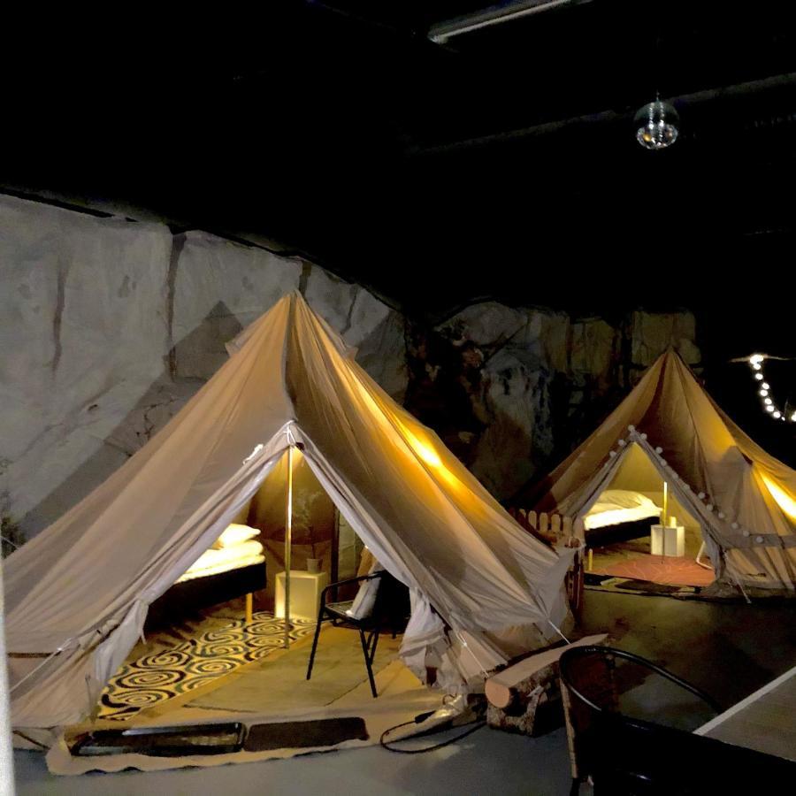 ホテル Basecamp Nord - Indoor Camping Moen i Målselv エクステリア 写真